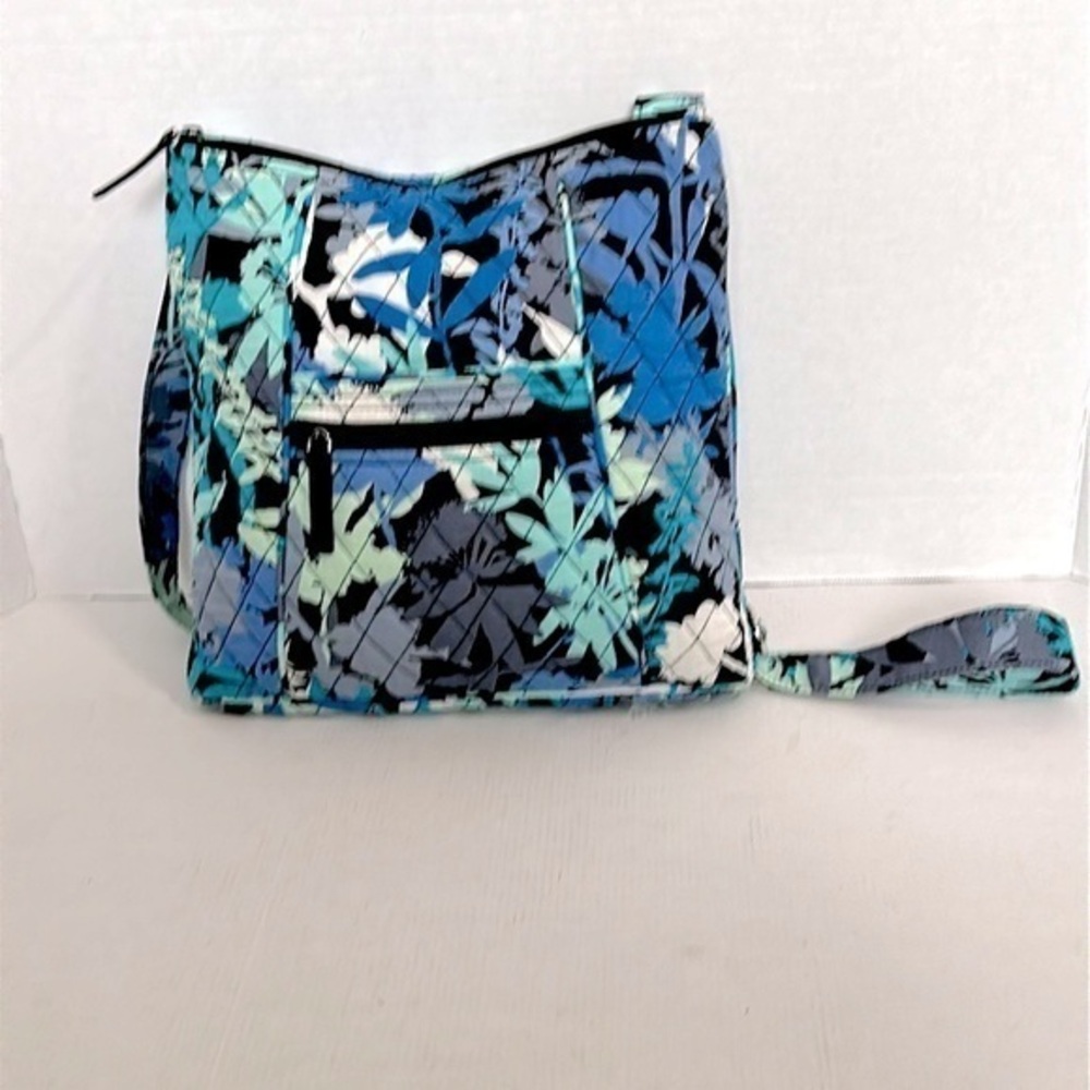 VERA BRADLEY floral blue HIPSTER Quilted crossbody Bag NWOT